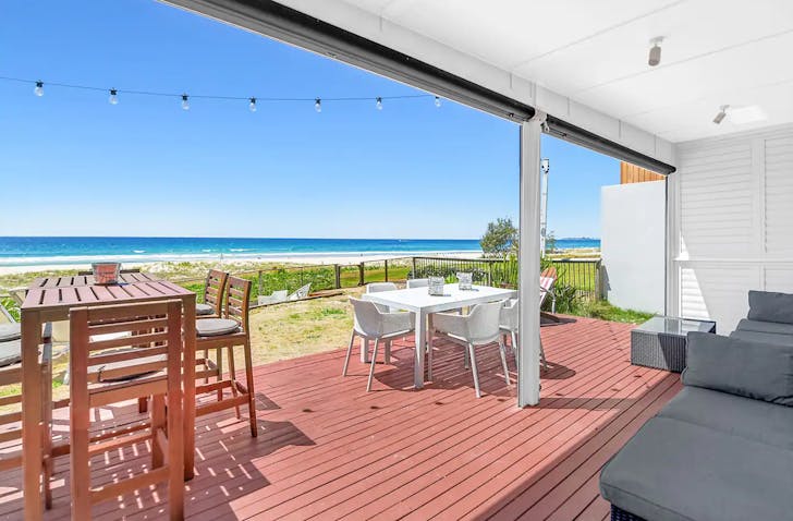 seahorse airbnb gold coast