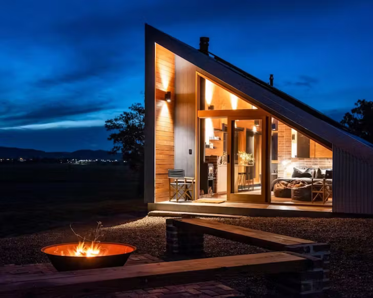 The cosy interview of Gawthorne's Hut Mudgee Airbnb