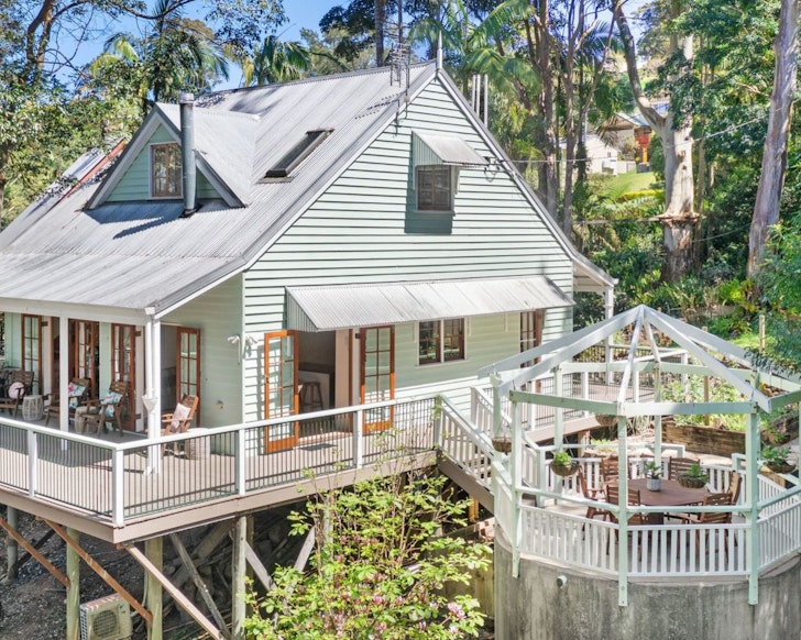 An exterior view of Gingerbread Cottage one of the best cabins cottages Gold Coast