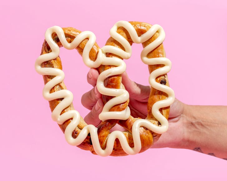 hot cross bun pretzel 