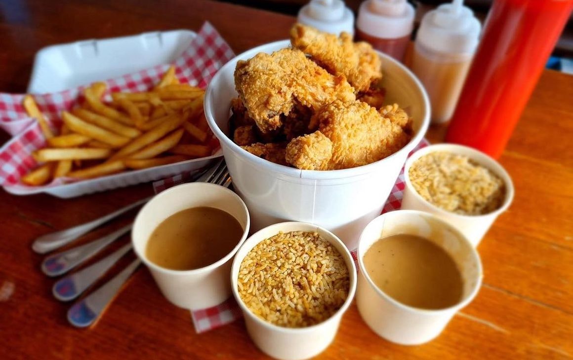 Chicken takeaway at Lola's Diner