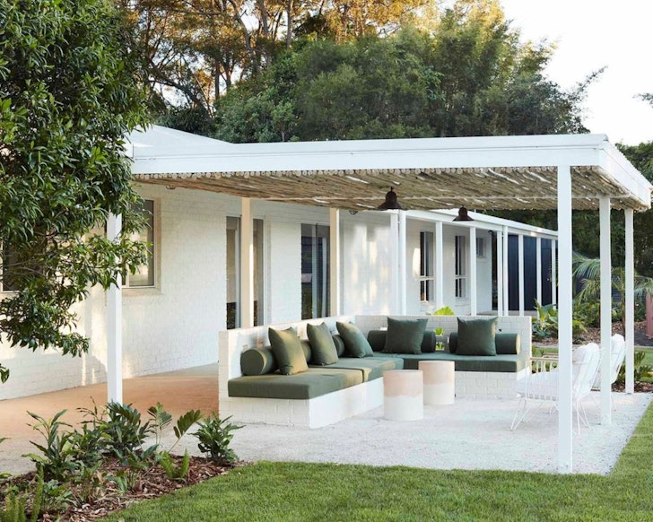 The outdoor entertaining zone at Hidden Byron best large group accommodation near Brisbane