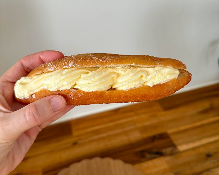 A long thin, cream-filled doughnut. 