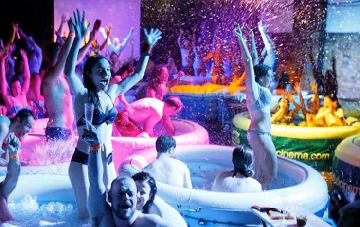 hot tub cinema sunshine coast
