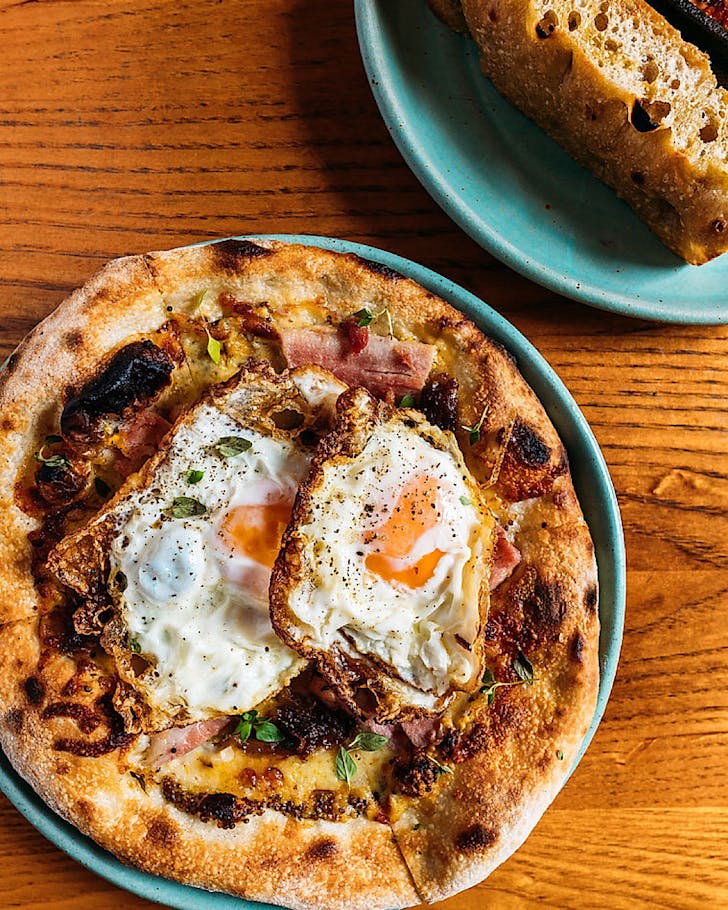 Lorettaâs breakfast pizza