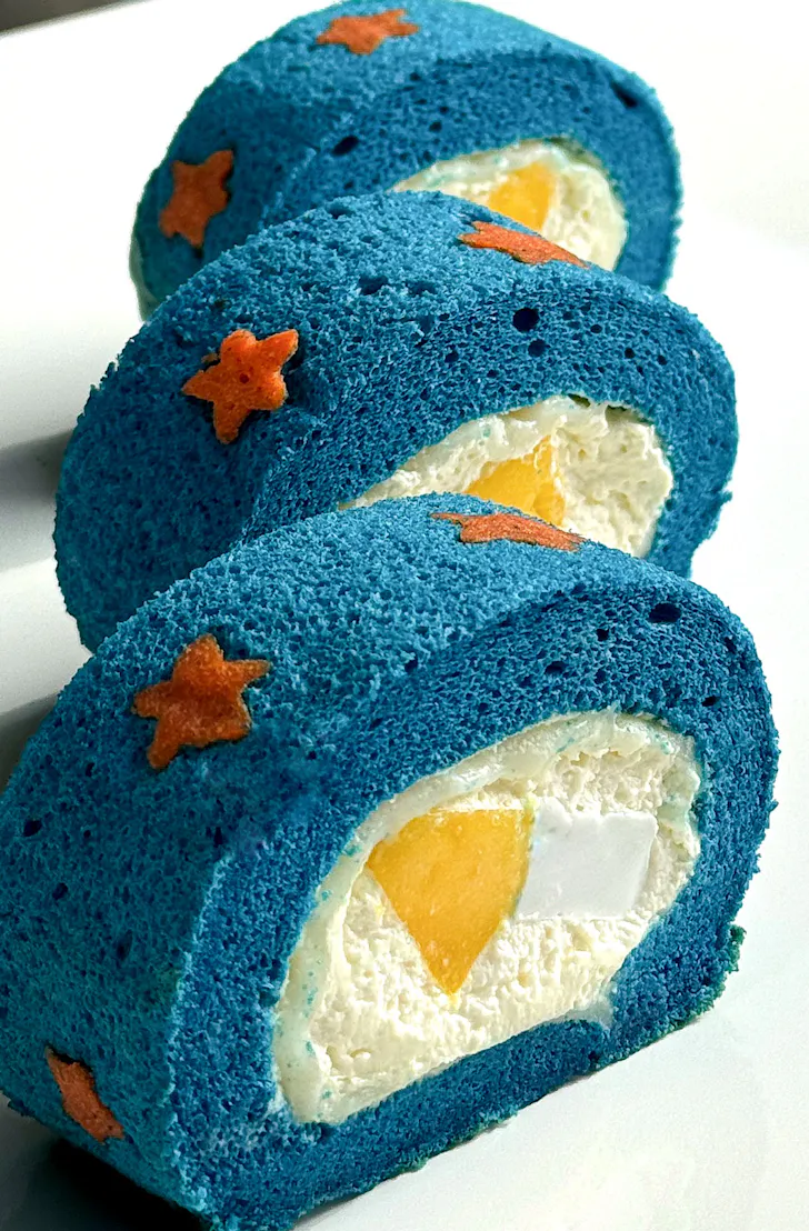 Three slices of blue-coloured mochi-stuffed swiss rolls by Fankery. 