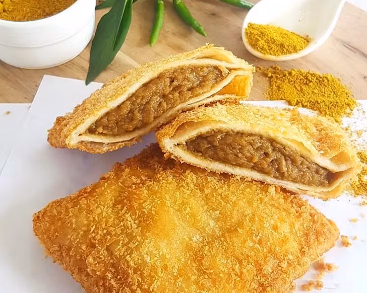 Curry pan from IKI Sushi Burrito