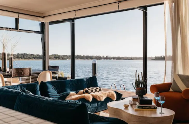 A stunning houseboat on Lakes Entrance.