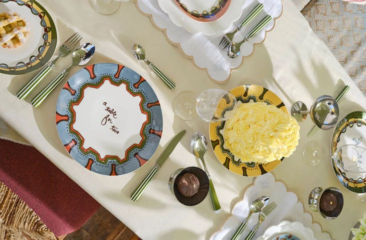 In The Round House plate set