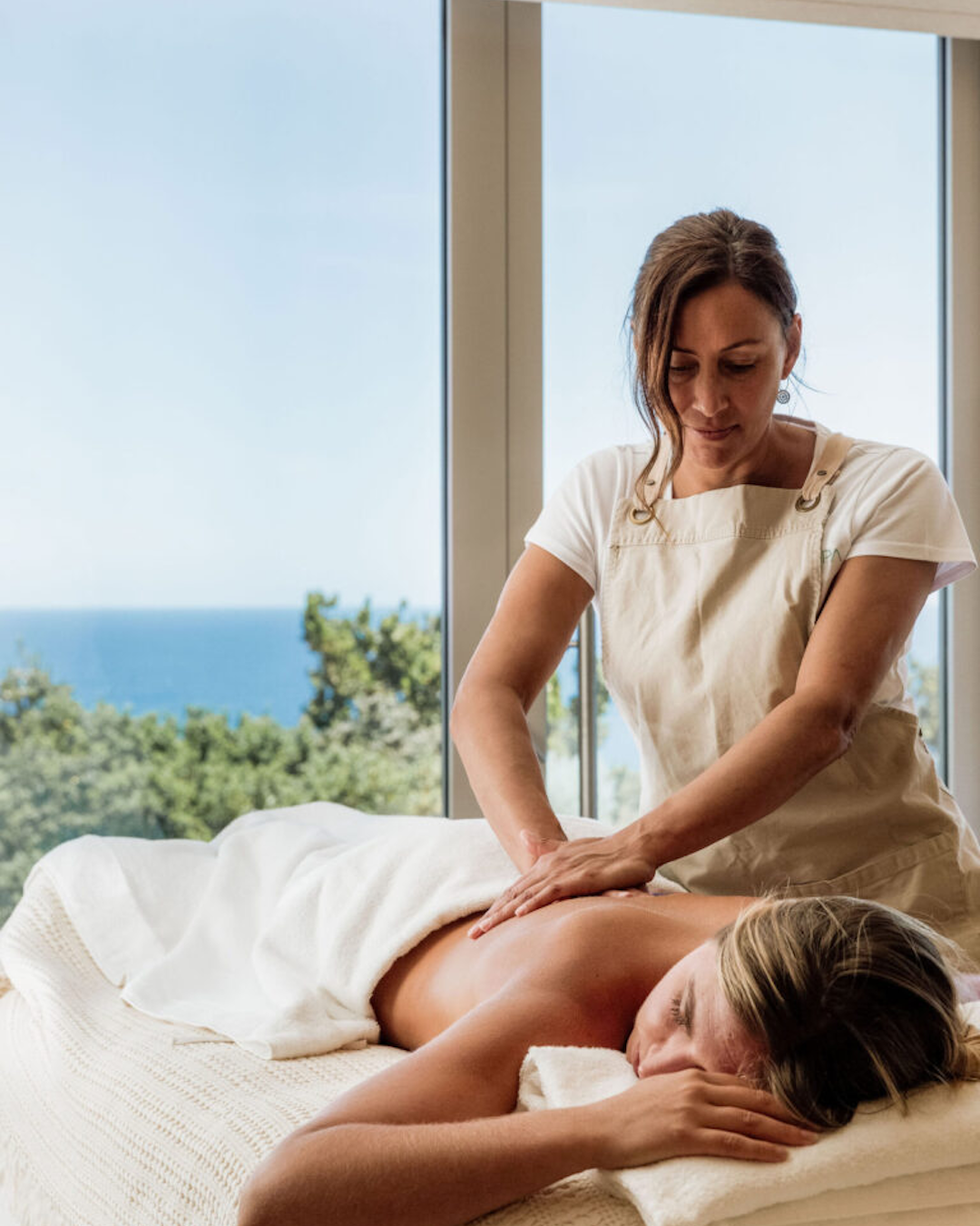 Indijup Spa Retreat massage with a beach view