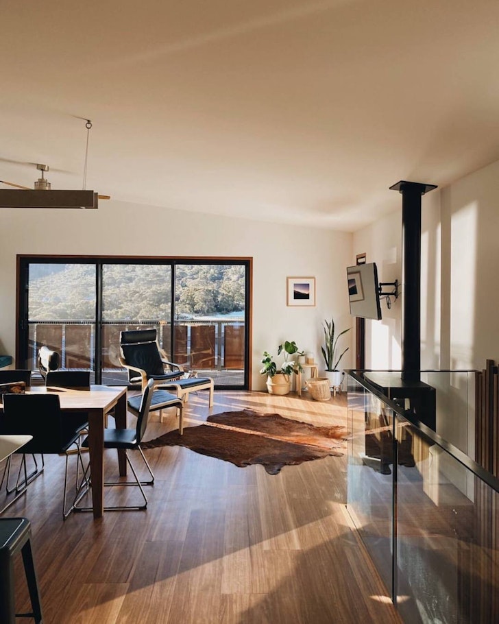 A view of the living space at Gezellig Airbnb one of the best accommodation options for small groups in Jindabyne