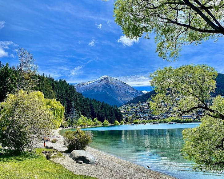 An incredible beach and mountain vista along the Kelvin Heights walking track. 