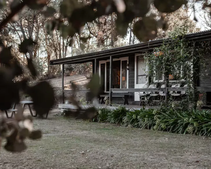 The exterior view of Kābɪn Airbnb in Victoria