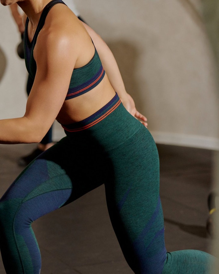 A woman wears the Renegade stryle from LNDR one of the best activewear brands