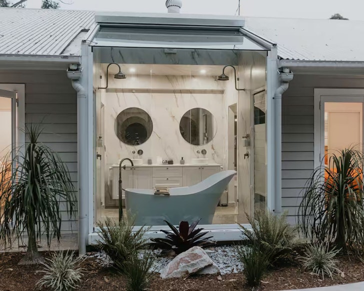 A view of the bath with outdoor vibes at La Casita Airbnb Sunshine Coast