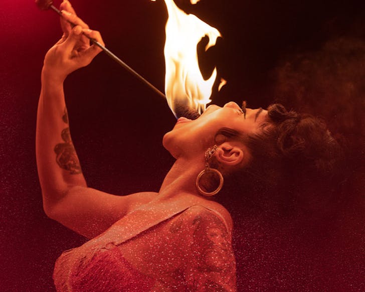 La Clique eats fire