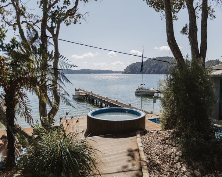 A round hot pool on the edge of Lake Rotoiti. 