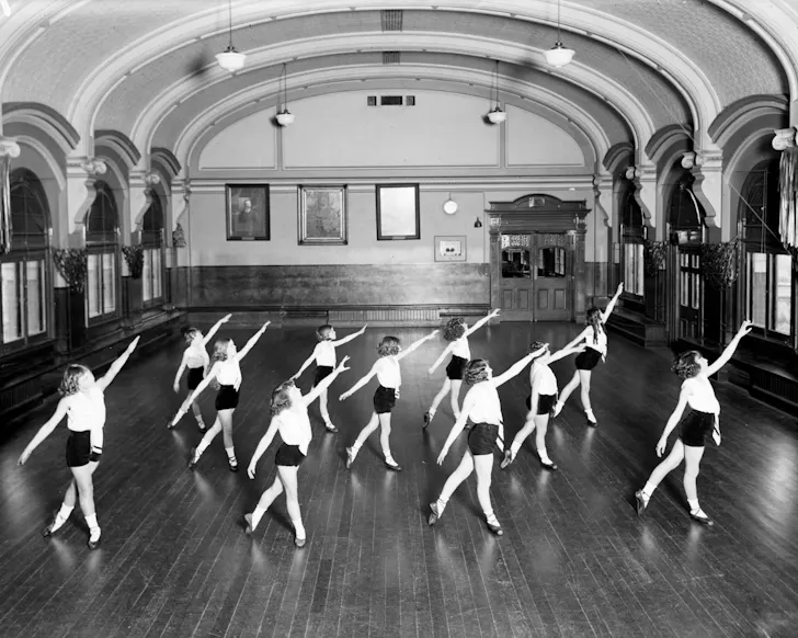 Rising of 1000 dancers
