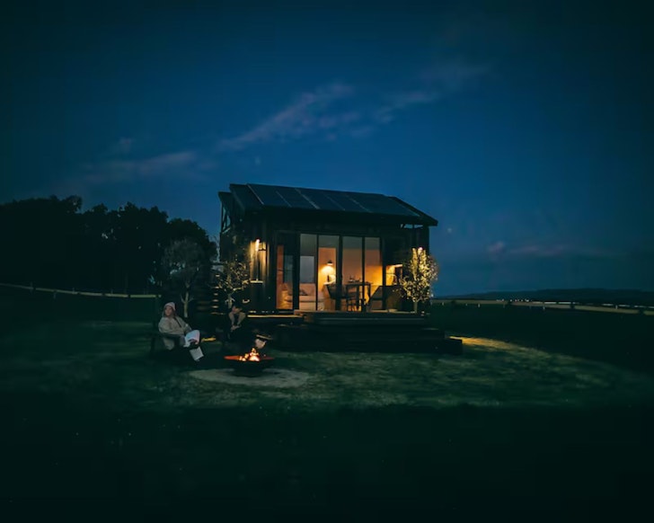 A view of Larnook tiny home in Victoria at night time 