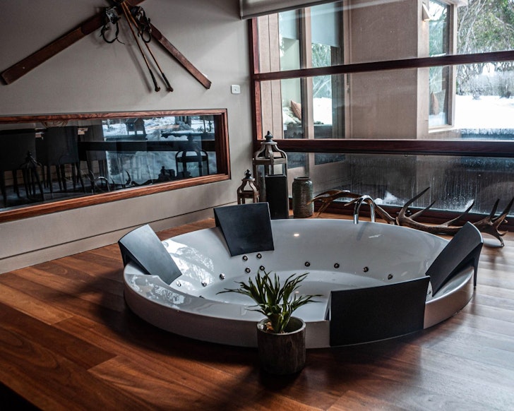 The spa bath at Last Run best snow getaways Victoria