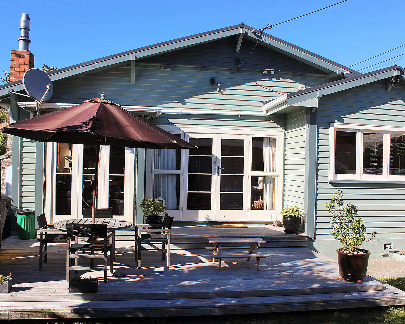 The exterior of Little White Beach Cabin shows a lovely wooden villa, and is one of the best airbnbs in Wellington.