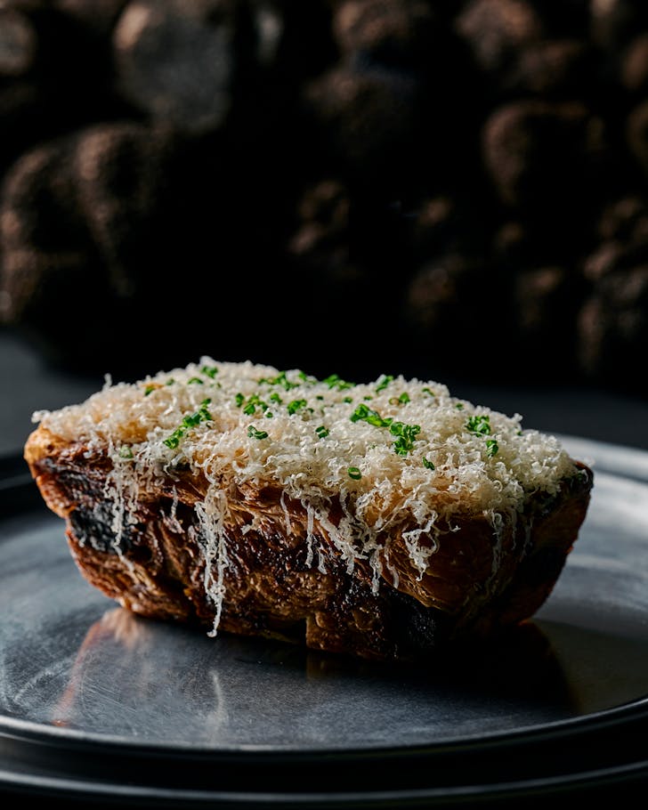 Lune truffle potato loaf