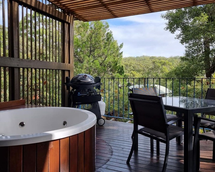 The hot tub at Luxury Villa best K'gari accommodation