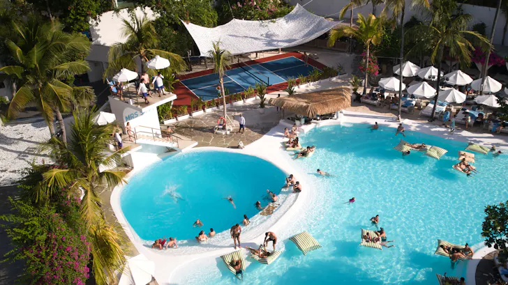 Mrs Sippy paddle courts and pool area