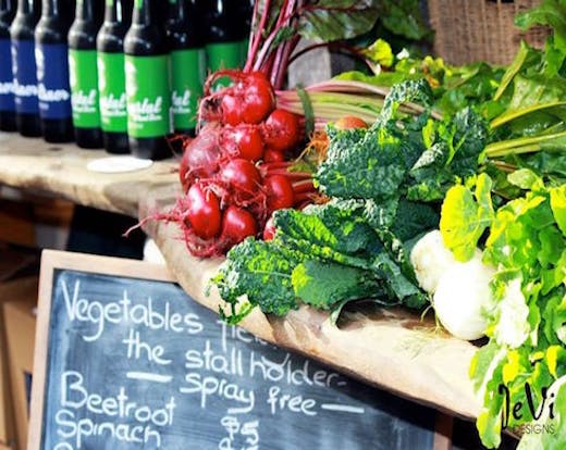 Head north to Matakana Farmers’ Market for a delectable feast of fruit, veges, artisan baking, fine wines and more.