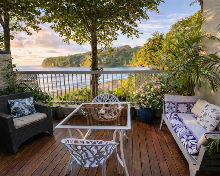 The shady courtyard with a beach view at Matavai Beach Plage best Tahiti Airbnbs