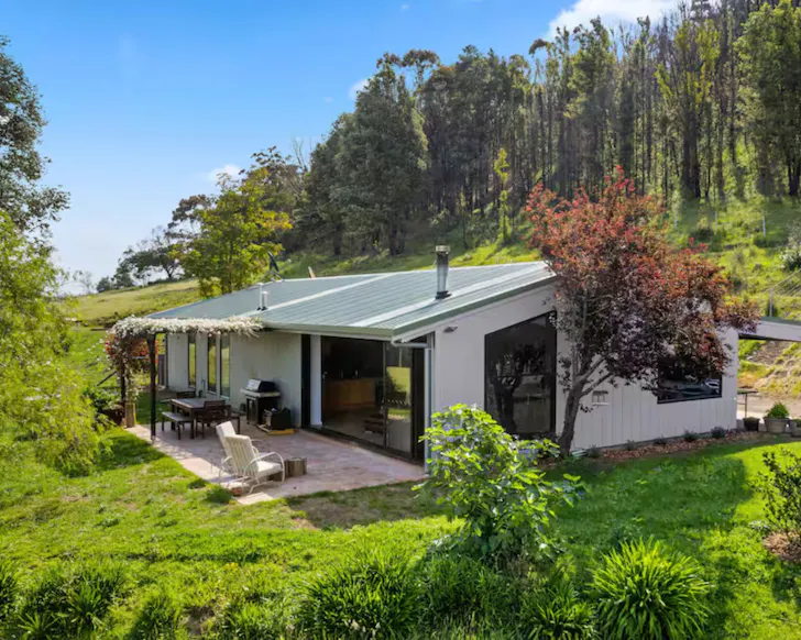 A view of Moosewood pet-friendly Airbnb surrounded by nature near Sydney