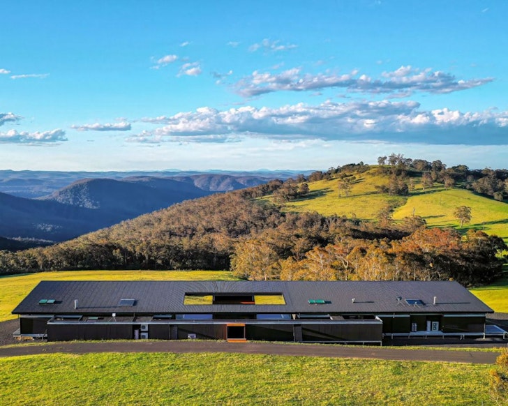 The long house at Mountain Top Bilpin best NSW Airbnbs