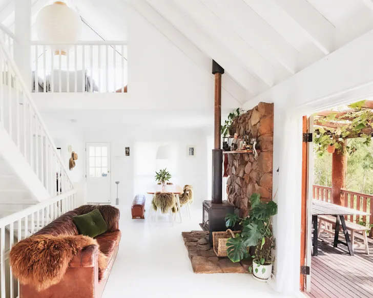 The living space at Mountain Top Farmhouse Retreat best winter cabins near Brisbane