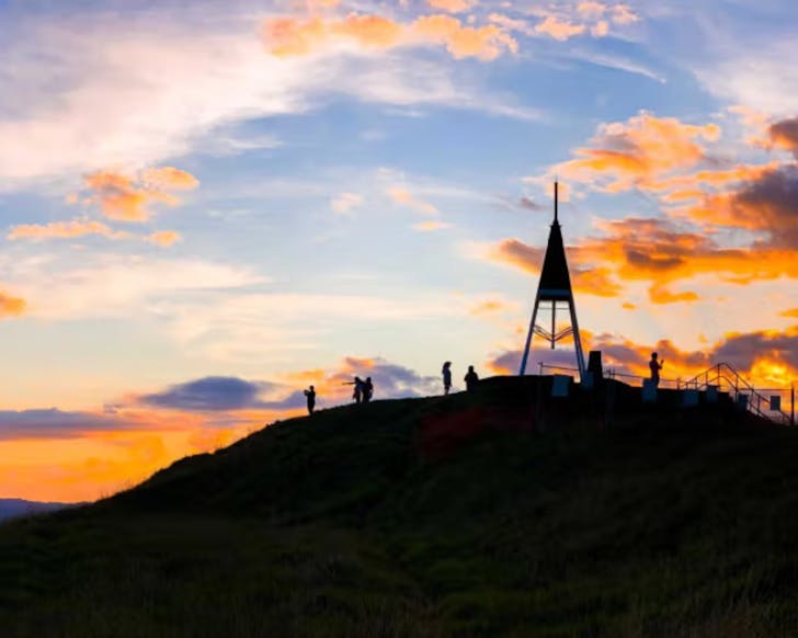 Glorious sunset hues await at the top of Maungawhau/Mount Eden. 
