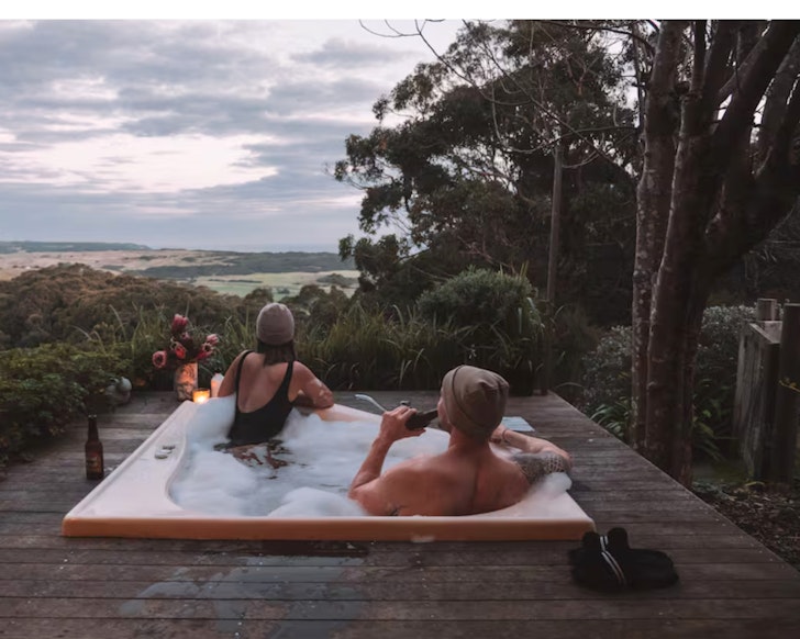 Pet friendly Mud Brick Cottage hot tub Victoria