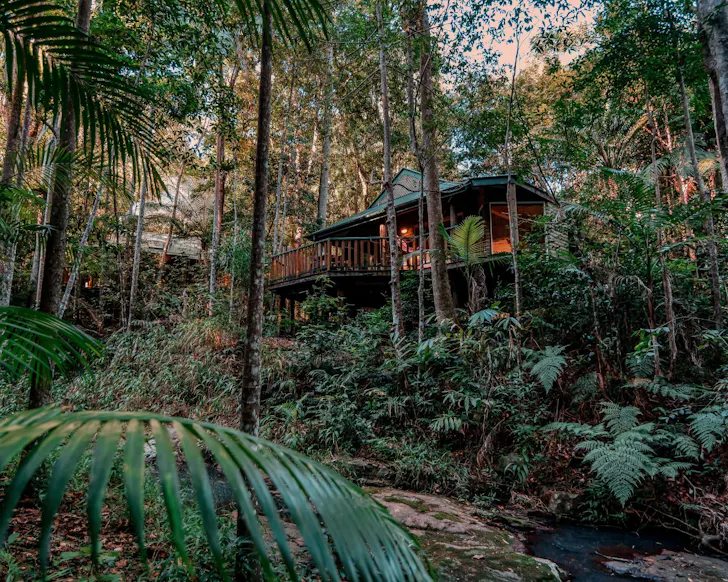 An exterior view of Narrows Escape best winter cabins near Brisbane