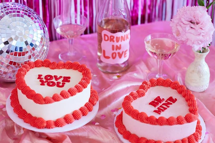 Romantic cakes at Neat