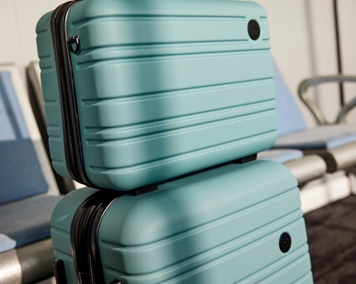 Nere, one of the best luggage brands