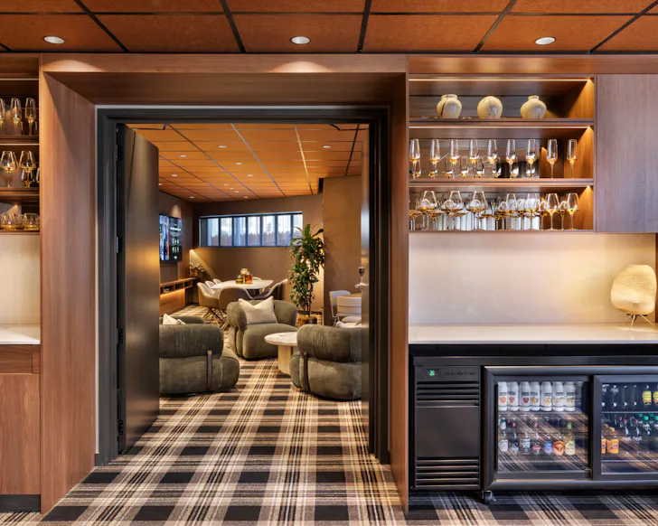 The cosy lounge at Oaks Auckland Hotel.