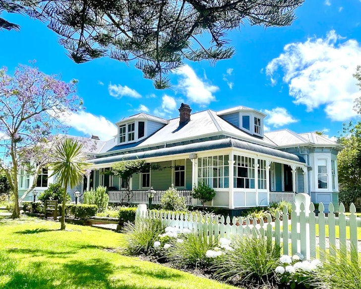 An exterior view of Ounuwhao Harding House best large group Airbnbs New Zealand