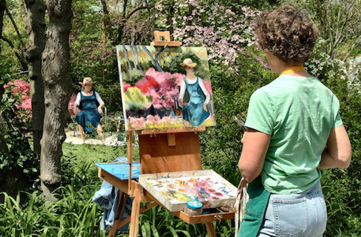 A girl painting in the park