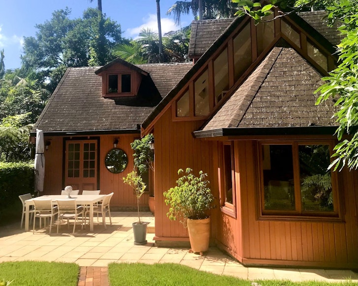 An exterior view of Palm Tree Cottage Mount Tamborine