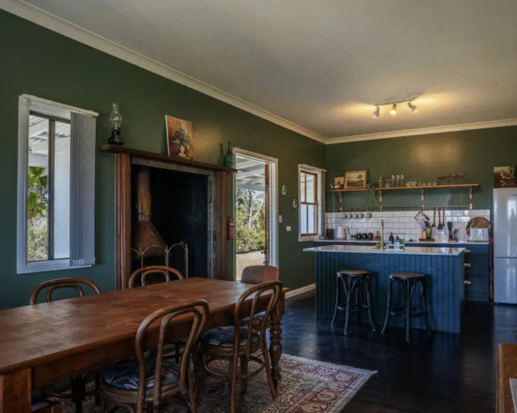 The kitchen and dining space at Peach Tree Homestead best accommodation Stanthorpe