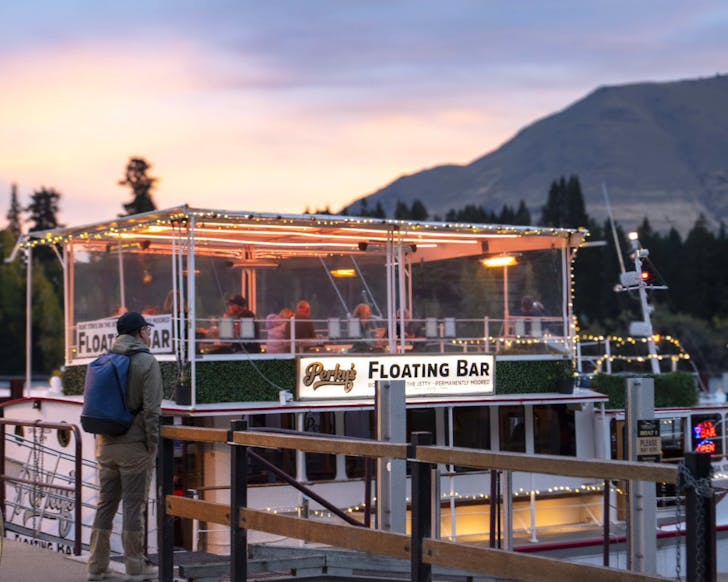 perky's floating bar, best bars queenstown