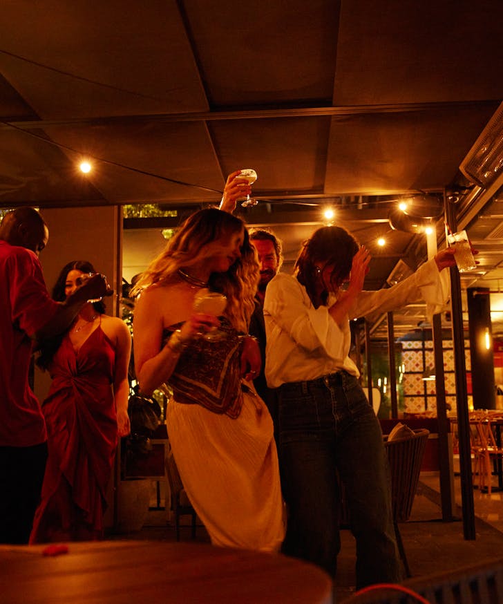 people dancing inside Picada