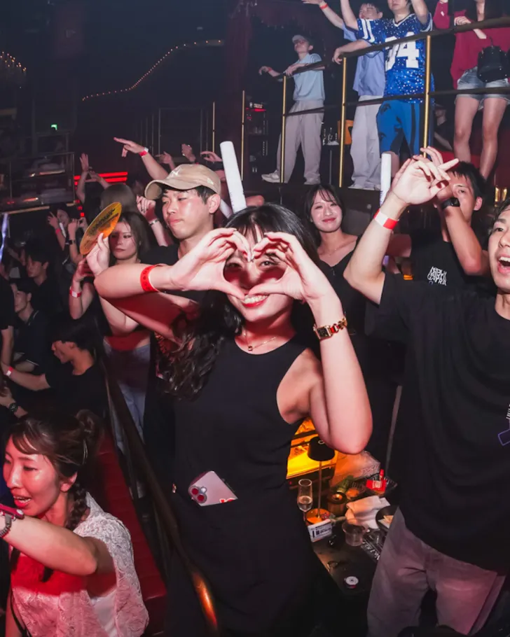 A girl partying on the packed dance floor at Piccadilly Osaka.