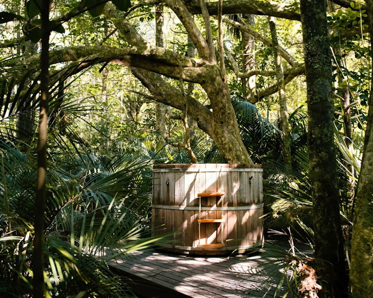 The outdoor hot tub at Private Bush Retreat best Airbnbs with hot tubs baths New Zealand