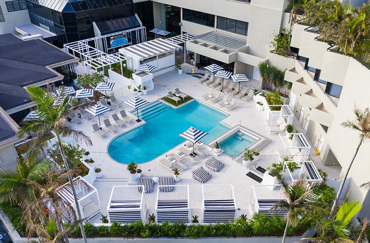 qt gold coast calypso pool and bar