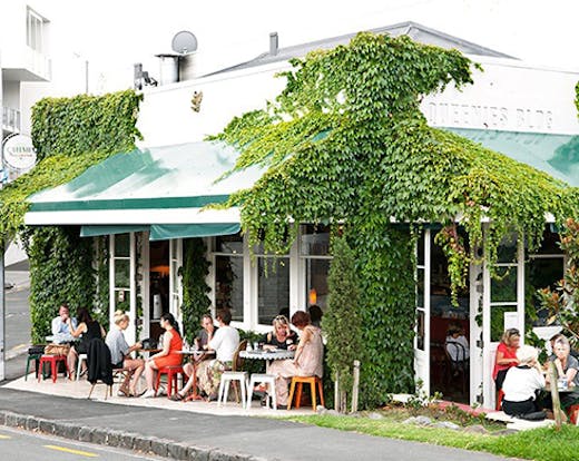 Quaint little Queenies Lunchroom sits in Freeman’s Bay covered in ivy and brings a serious nostalgic charm to your Sunday brunch or weekday lunch date. 
