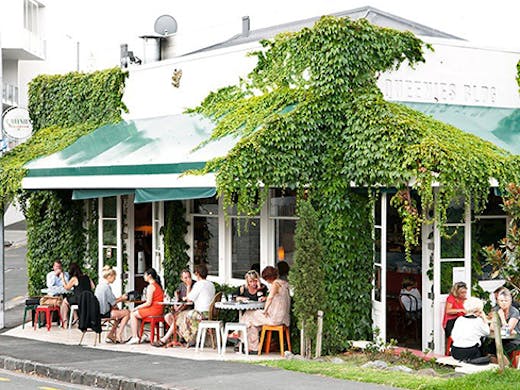 Quaint little Queenies Lunchroom sits in Freeman’s Bay covered in ivy and brings a serious nostalgic charm to your Sunday brunch or weekday lunch date. 